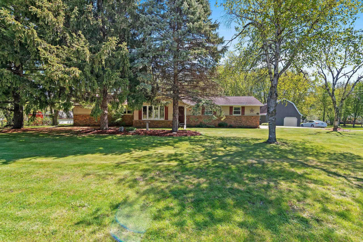 2981 PACKERLAND DR, GREEN BAY, WI 54313, photo 1 of 40