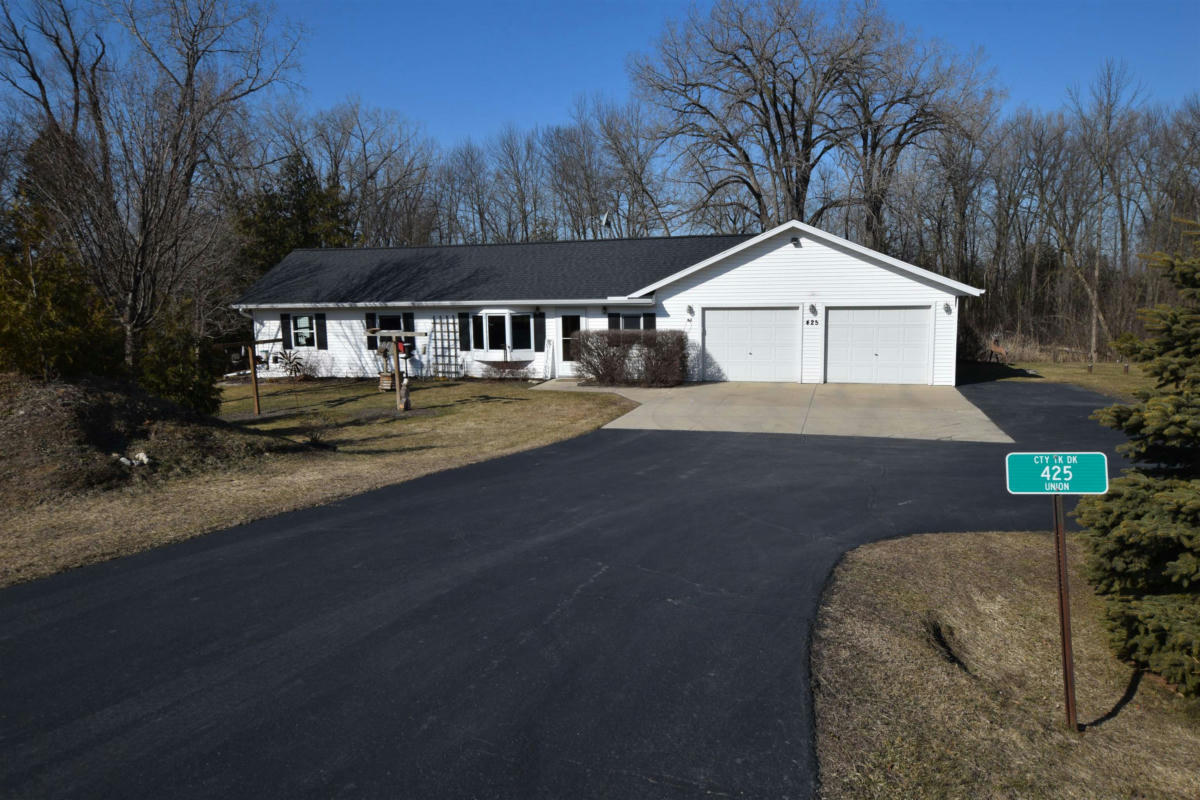 425 COUNTY ROAD DK, LUXEMBURG, WI 54217, photo 1 of 22