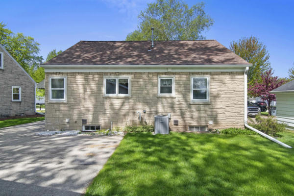 1466 MCCORMICK ST, GREEN BAY, WI 54301, photo 4 of 33