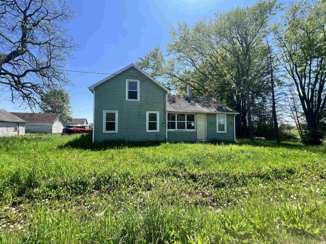 W2433 COTTONVILLE CT, BERLIN, WI 54923, photo 1 of 6