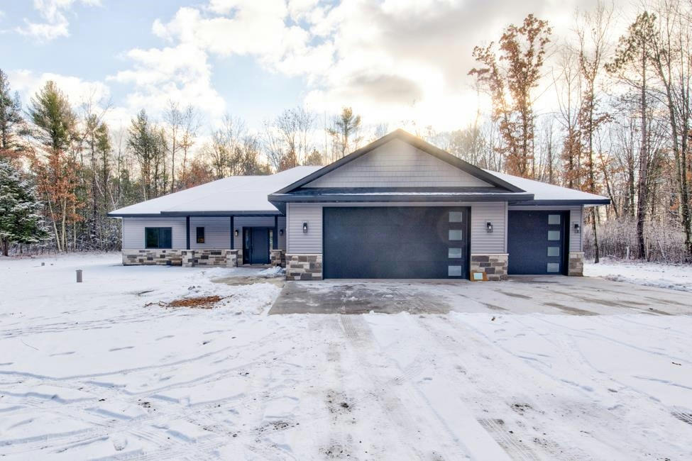W1441 ROLLING HILL LN, MARINETTE, WI 54143, photo 1 of 47